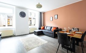 Enjoy Apartments, Quiet Street, Apartment With Two Bedrooms Sleeps 6 Ac